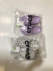 2 X ASSORTED KIDS CROCS CLASSIC CLOGS 1 X LAVENDER SIZE J1, 1 X ATMOSPHERE SIZE J5