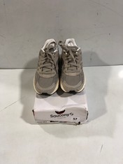 SAUCONY PROGRID OMNI 9 TRAINERS GREY SIZE 5.5 RRP- £135