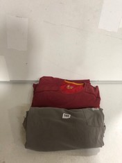 2 X ASSORTED CARHARTT T-SHRTS TO INCLUDE TAUPE SIZE 4XL