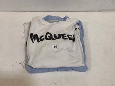 3 X ASSORTED BRANDED CLOTHING TO INCLUDE ALEXANDER MCQUEEN T-SHIRT OFF WHITE WITH BLACK LOGO SIZE XXL