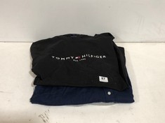 3 X ASSORTED TOMMY HILFIGER CLOTHING TO INCLUDE LONG SLEEVE SHIRT CARBON NAVY SIZE XXL