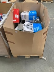 PALLET OF ASSORTED CAR PARTS / ITEMS TO INCLUDE TOPTECH TORQUE WHEEL COVERS IN SILVER 14" SET OF 4 (KERBSIDE PALLET DELIVERY)