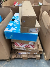 PALLET OF ASSORTED CAR PARTS / ITEMS TO INCLUDE CAR RADIATOR VARIOUS E87 / 90 / 91 / 92 / 93 MANUAL & AUTOMATIC (KERBSIDE PALLET DELIVERY)