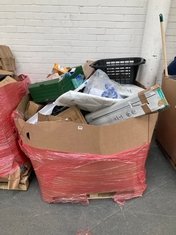 PALLET OF ASSORTED HOUSEHOLD ITEMS TO INCLUDE NUVO SLATTED BATH BOARD TO INCLUDE HANSGROHE CROMETTA VARIO SHOWER SET (KERBSIDE PALLET DELIVERY)