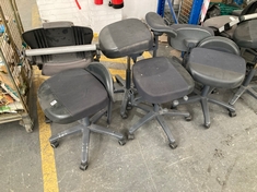 18 X ITEMS / PARTS OFFICE CHAIRS WITH WHEELS (KERBSIDE PALLET DELIVERY)