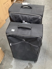 2 X IT LUGGAGE NAVIGATOR SOFT SHELL LUGGAGE IN BLACK