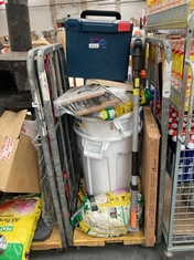 CAGE OF ASSORTED ITEMS TO INCLUDE VOUNOT METAL GARDEN RAISED BED (CAGE NOT INCLUDED) (KERBSIDE PALLET DELIVERY)