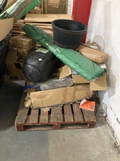 PALLET OF ASSORTED ITEMS TO INCLUDE WARD GARDEN 100L SLIMLINE WATER BUTT SET (KERBSIDE PALLET DELIVERY)