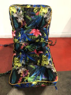 2 X FLORAL SEATING CUSHION FOR GARDEN CHAIR