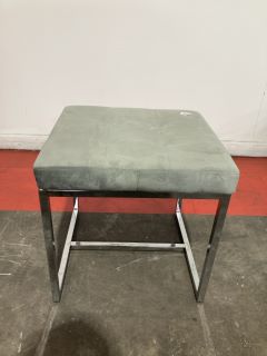 1X FABRIC AND STEEL ACCENT STOOL