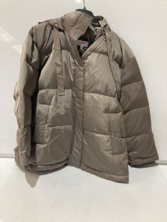 A QTY OF THE WHITE COMPANY CLOTHES TO INCLUDE DOWN FILLED OVERSIZED PUFFER L TAUPE TOTAL RRP £269