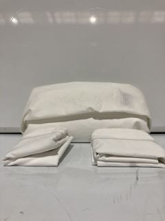 A QTY OF ASSORTED WHITE COMPANY BEDDING - WHITE