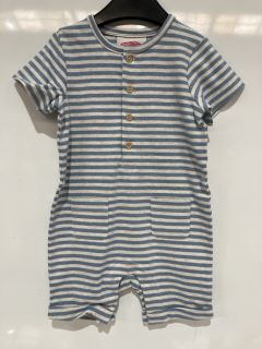 A QTY OF THE WHITE COMPANY CLOTHES TO INCLUDE DOLPHIN PRINT SHORTIE PYJAMA 7-8YR WHITE/BLUE TOTAL RRP £124