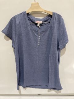 A QTY OF THE WHITE COMPANY CLOTHES TO INCLUDE ORGANIC COTTON BOYFRIEND T SHIRT 18 PALE BLUE TOTAL RRP £300