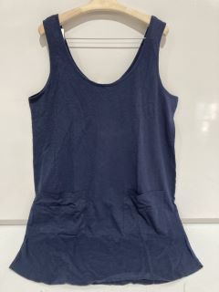 A QTY OF THE WHITE COMPANY ITEMS TO INCLUDE TIERED HEM PATCH POCKET DRESS 18 NAVY TOTAL RRP £292