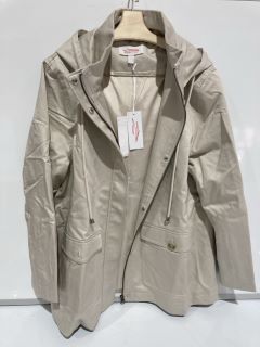 A QTY OF THE WHITE COMPANY ITEMS TO INCLUDE HOODED RAIN MAC 18 STONE TOTAL RRP £358