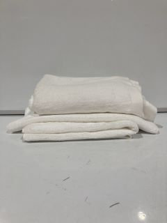 A QTY OF ASSORTED WHITE COMPANY TOWELS