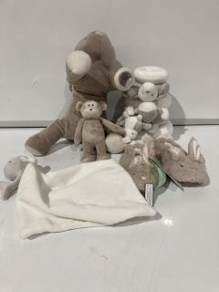 A QTY OF THE WHITE COMPANY ITEMS TO INCLUDE BONNIE BUNNY SLIPPER 6-7 NEUTRAL TOTAL RRP £160