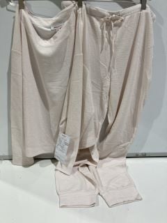 A QTY OF THE WHITE COMPANY ITEMS TO INCLUDE JERSEY DOUBLE FACED LOUNGE PJ SET XL PETAL WHITE TOTAL RRP £173