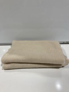 A QTY OF THE WHITE COMPANY ITEMS TO INCLUDE ALPACA BLEND SCARF ONE SIZE OATMEAL TOTAL RRP £444