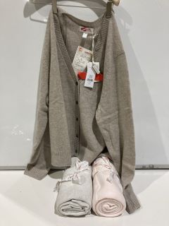 A QTY OF THE WHITE COMPANY ITEMS TO INCLUDE HEART PATCHWORK BABY BLANKET PINK ONE SIZE TOTAL RRP £273