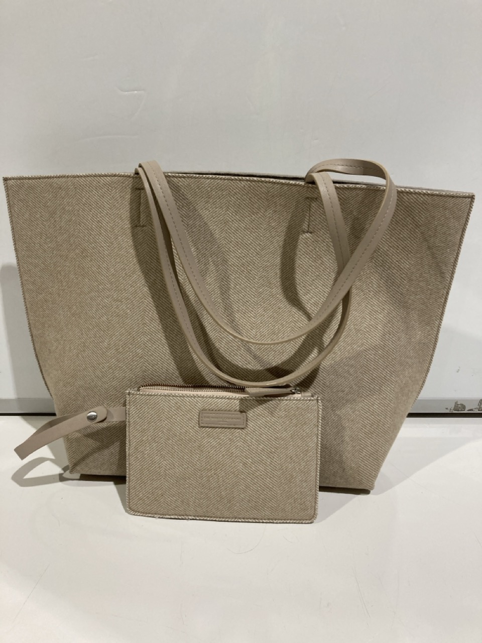 A QTY OF THE WHITE COMPANY ITEMS TO INCLUDE HERRINGBONE REVERSIBLE SHOPPER ONE SIZE GREY TOTAL RRP £130