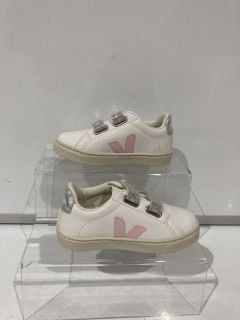 2 X VEJA TRAINERS SHOES TO INCLUDE CHILDRENS SIZE UK 12 & 9.5 TOTAL RRP £138