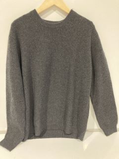 A QTY OF THE WHITE COMPANY ITEMS TO INCLUDE MENS CASHMERE TEXTURED SWEATER XL DARK CHARCOAL MARL TOTAL RRP £317