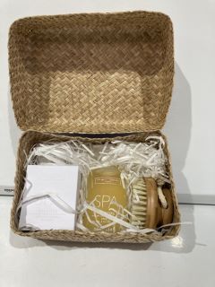 A QTY OF THE WHITE COMPANY ITEMS TO INCLUDE SPA RESTORE WELLNESS BASKET TOTAL RRP £65