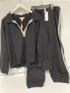 A QTY OF THE WHITE COMPANY ITEMS TO INCLUDE COTTON LOOP BACK SIDE STRIPE JOGGER XL BLACK TOTAL RRP £118