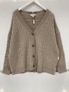 A QTY OF THE WHITE COMPANY ITEMS TO INCLUDE WOOL CABLE BOYFRIEND CARDIGAN XL BISCUIT TOTAL RRP £356