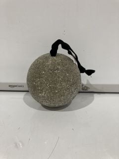 A QTY OF THE WHITE COMPANY ITEMS TO INCLUDE ULTIMATE SILVER BEADED BAUBLE TOTAL RRP £120