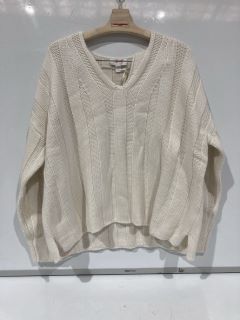 A QTY OF THE WHITE COMPANY ITEMS TO INCLUDE V-NECK WIDE RIB SWEATER WITH WOOL - PORCELAIN - XL - TOTAL RRP £210