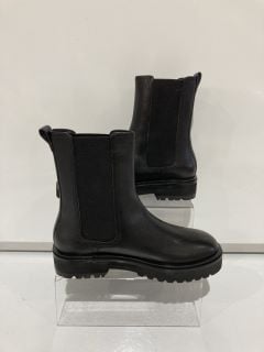 1 X THE WHITE COMPANY LEATHER CHELSEA BOOTS 37 BLACK TOTAL RRP £145