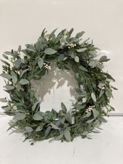 A QTY OF THE WHITE COMPANY ITEMS TO INCLUDE ULTIMATE GREEN AND BERRY PRE LIT WREATH 70CM TOTAL RRP £179