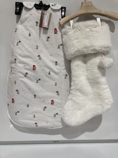 A QTY OF THE WHITE COMPANY ITEMS TO INCLUDE FAUX FUR STOCKING ALABASTER TOTAL RRP £131