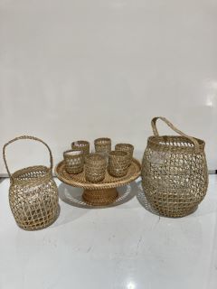 1 X THE WHITE COMPANY ITEMS INCLUDE FOOTED RATTAN SERVING STAND TOTAL RRP £200