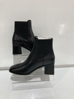 A QTY OF THE WHITE COMPANY ITEMS TO INCLUDE LEATHER HEELED CHELSEA BOOT 37 BLACK TOTAL RRP £159