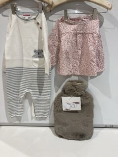 A QTY OF THE WHITE COMPANY ITEMS TO INCLUDE JERSEY TOP AND LEGGING SET 9-12MTH MULTI TOTAL RRP £160