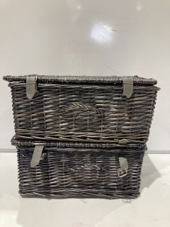 A QTY OF THE WHITE COMPANY ITEMS TO INCLUDE WOVEN BASKET WITH LEATHER STRAPS BLACK TOTAL RRP £129