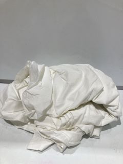 A QTY OF ASSORTED WHITE COMPANY BEDDING - WHITE