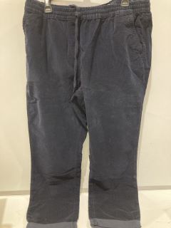 A QTY OF THE WHITE COMPANY ITEMS TO INCLUDE LINEN BROMPTON TROUSER 16 NATURAL TOTAL RRP £275