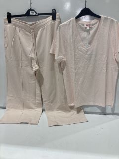 A QTY OF THE WHITE COMPANY ITEMS TO INCLUDE ORGANIC COTTON V NECK T SHIRT 18 PINK TOTAL RRP £171