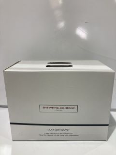 A QTY OF THE WHITE COMPANY ITEMS TO INCLUDE SILKY SOFT DUVET KING TOTAL RRP £129