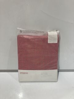 A QTY OF THE WHITE COMPANY ITEMS TO INCLUDE GINGHAM FITTED SHEET POST BOX RED DOUBLE TOTAL RRP £241