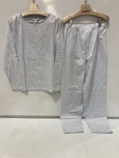 A QTY OF THE WHITE COMPANY ITEMS INCLUDE APPLIQUE DINOSAUR PYJAMA 1 1/2-2YR MULTI TOTAL RPR £116