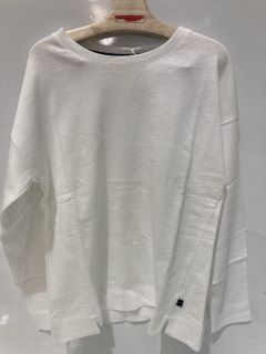 A QTY OF THE WHITE COMPANY ITEMS TO INCLUDE ORGANIC COTTON LOOPBACK SWEATSHIRT - WHITE - XS - TOTAL RRP £548