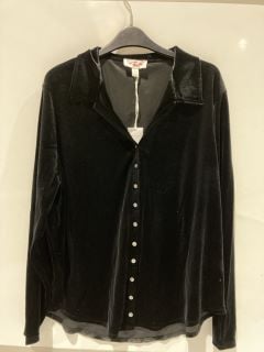 A QTY OF THE WHITE COMPANY ITEMS TO INCLUDE VELVET JERSEY SHIRT - BLACK - 18 - TOTAL RRP £475