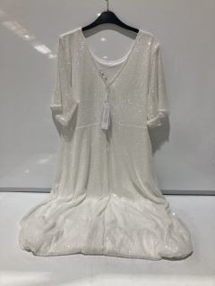 QTY OF ASSORTED THE WHITE COMPANY ITEMS TO INCLUDE SEQUIN JERSEY MIDI DRESS SIZE 16 IVORY TOTAL RRP Â£549