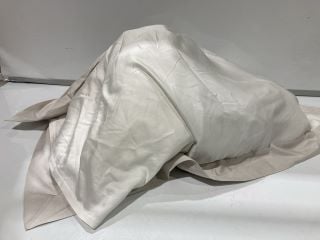 A QTY OF THE WHITE COMPANY ITEMS TO INCLUDE CAMBORNE OXFORD PILLOWCASE WHITE/OYSTER STANDARD TOTAL RRP £263